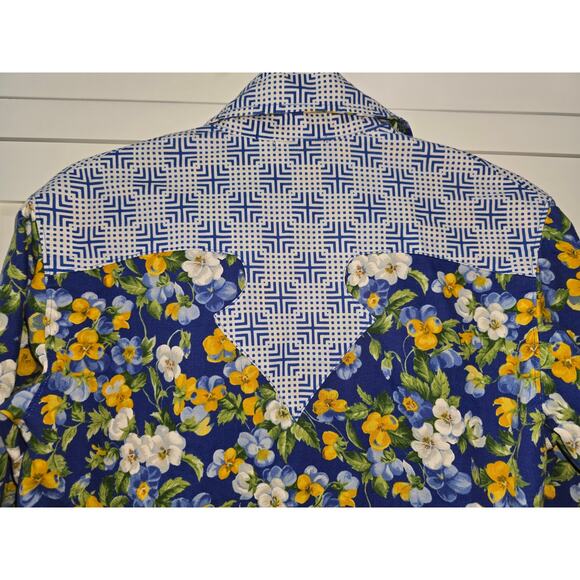 🌼 Vintage Handmade Floral Button Down – Western Style - Picture 9 of 15